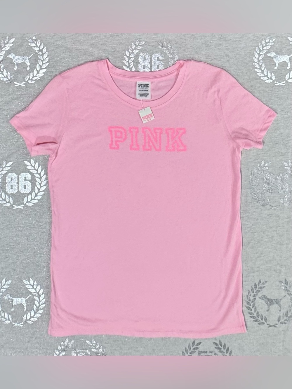 VS PINK TSHIRT NWT